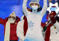 冬奥会举牌小姐姐颜值,惊艳全场！”